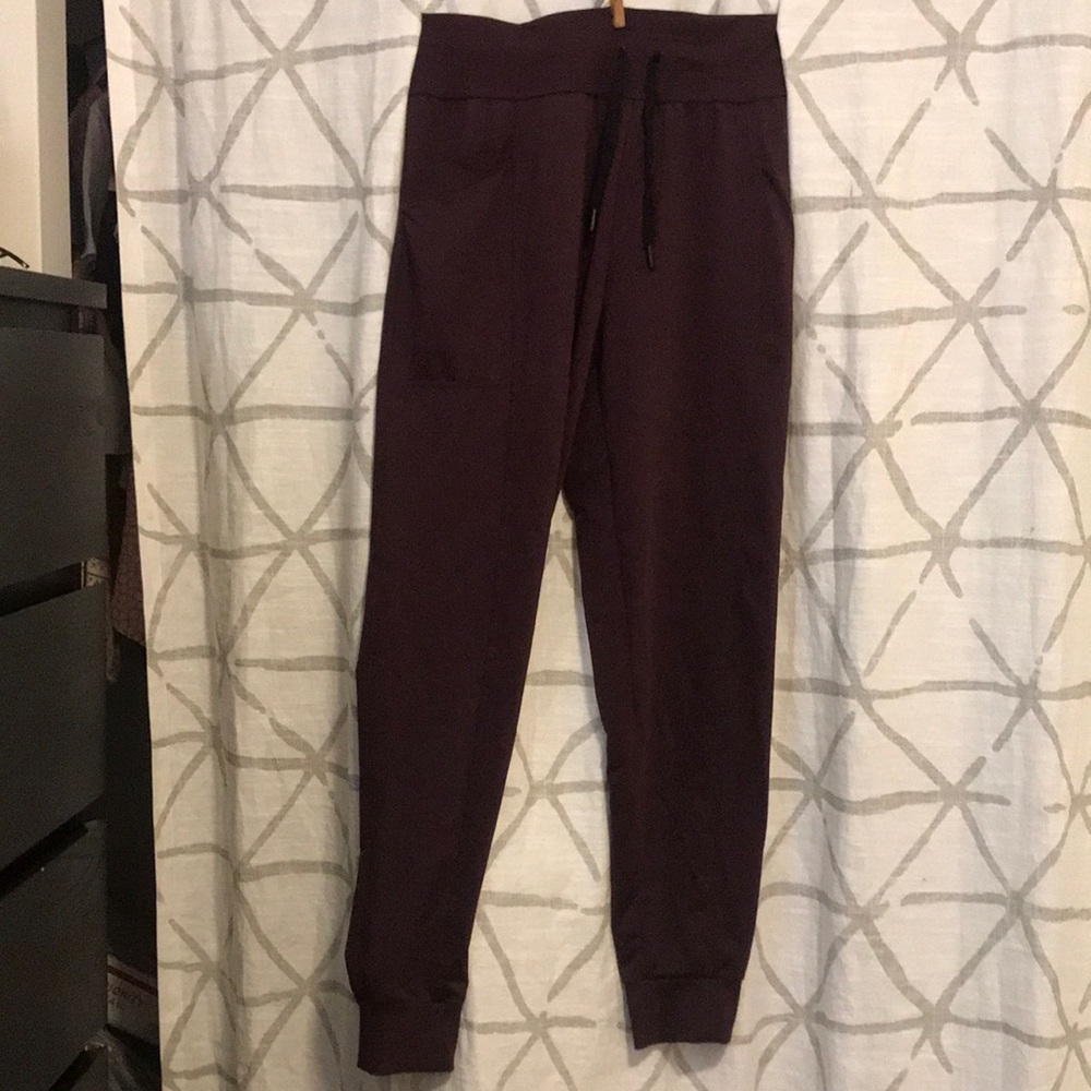 32 degrees: small maroon joggers